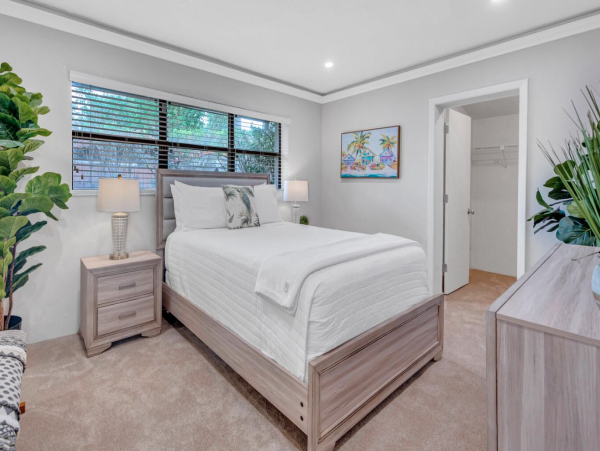 Luxurious Coral Ridge Residence with Heated Pool - Ideal Family Getaway